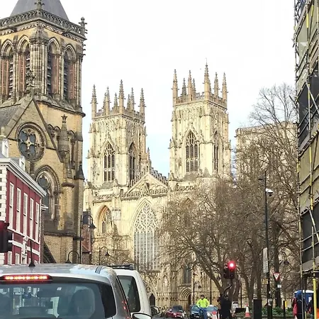 Cosy Nest - Your Doorstep To Yorks Historical Attractions *